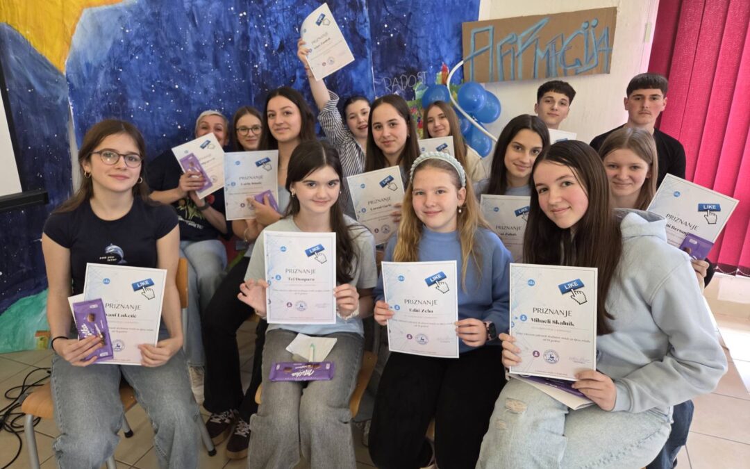 Radio Slavonija | Učenici o zabrani društvenih mreža na školskoj Parlaonici